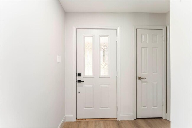 Foto del edificio - 14147 Hillvale Dr