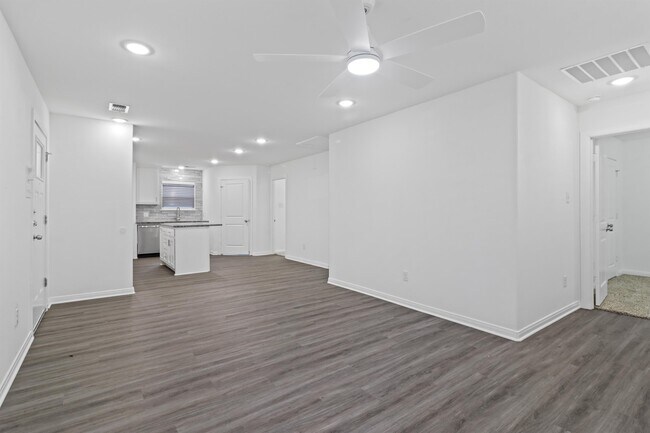 Building Photo - 516 W Collins St
