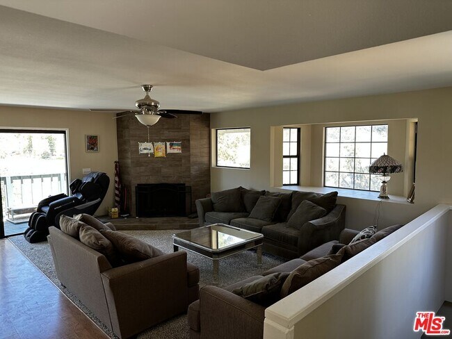 Foto del edificio - 9216 Whispering Pines Rd