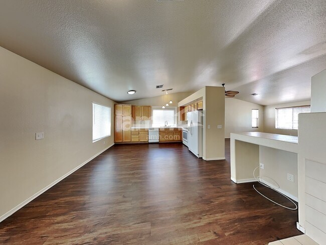 Foto del edificio - 710 Breezy Ridge Dr