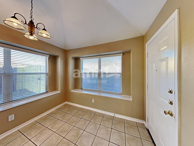 Foto del edificio - 2710 Beacon Hill Dr