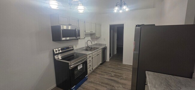 Foto del edificio - 1705 Oakshire Ln