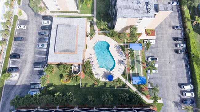 Foto del edificio - 740 E Ocean Ave