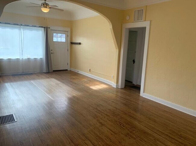 Foto del edificio - 212 Teller Ave