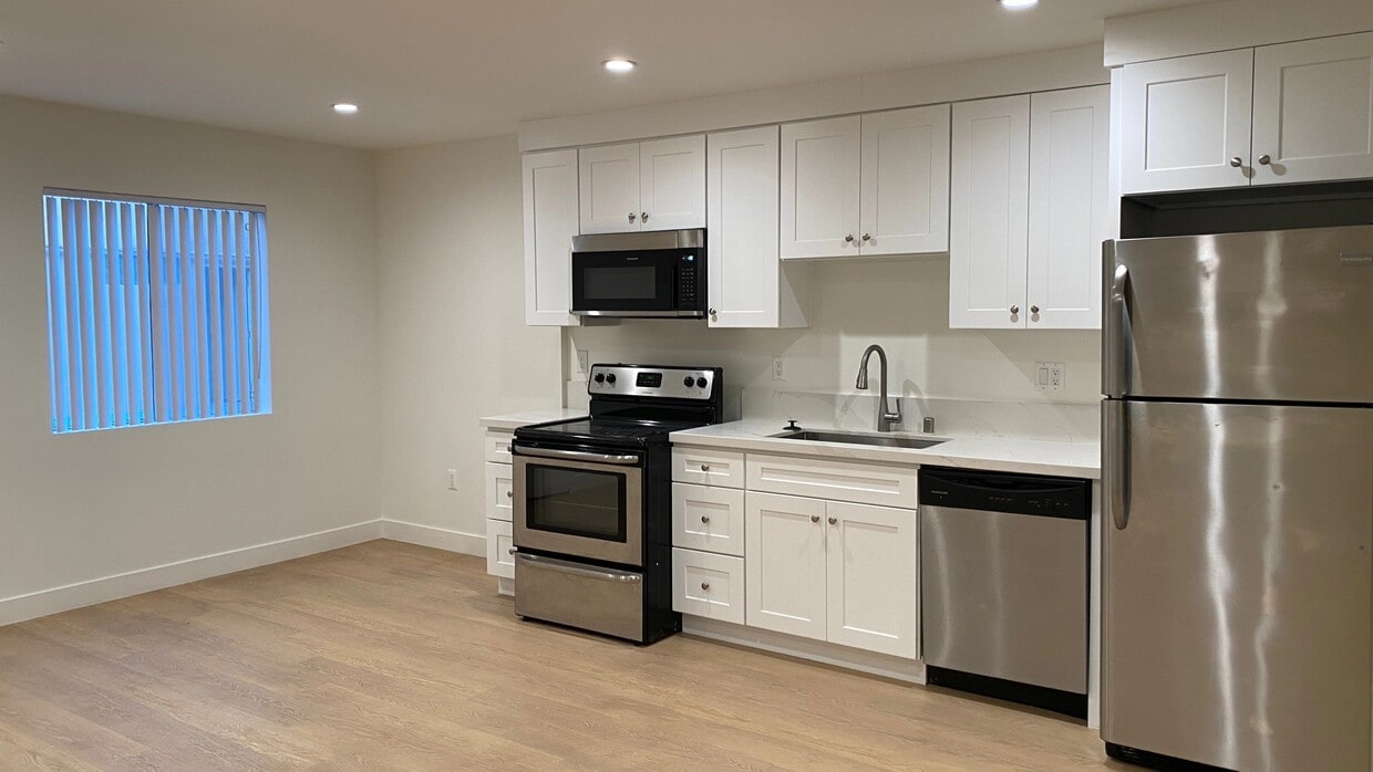 Foto principal - 10760 Rose Ave