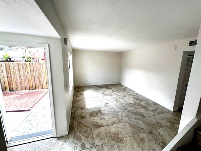 Building Photo - 6915 W 16th Dr