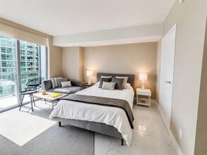 Building Photo - 1300 Brickell Bay Dr
