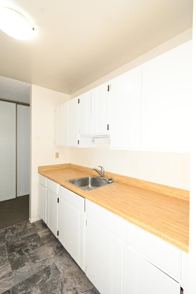 Photo du bâtiment - 2 bedroom in Prince George BC V2N 2T4