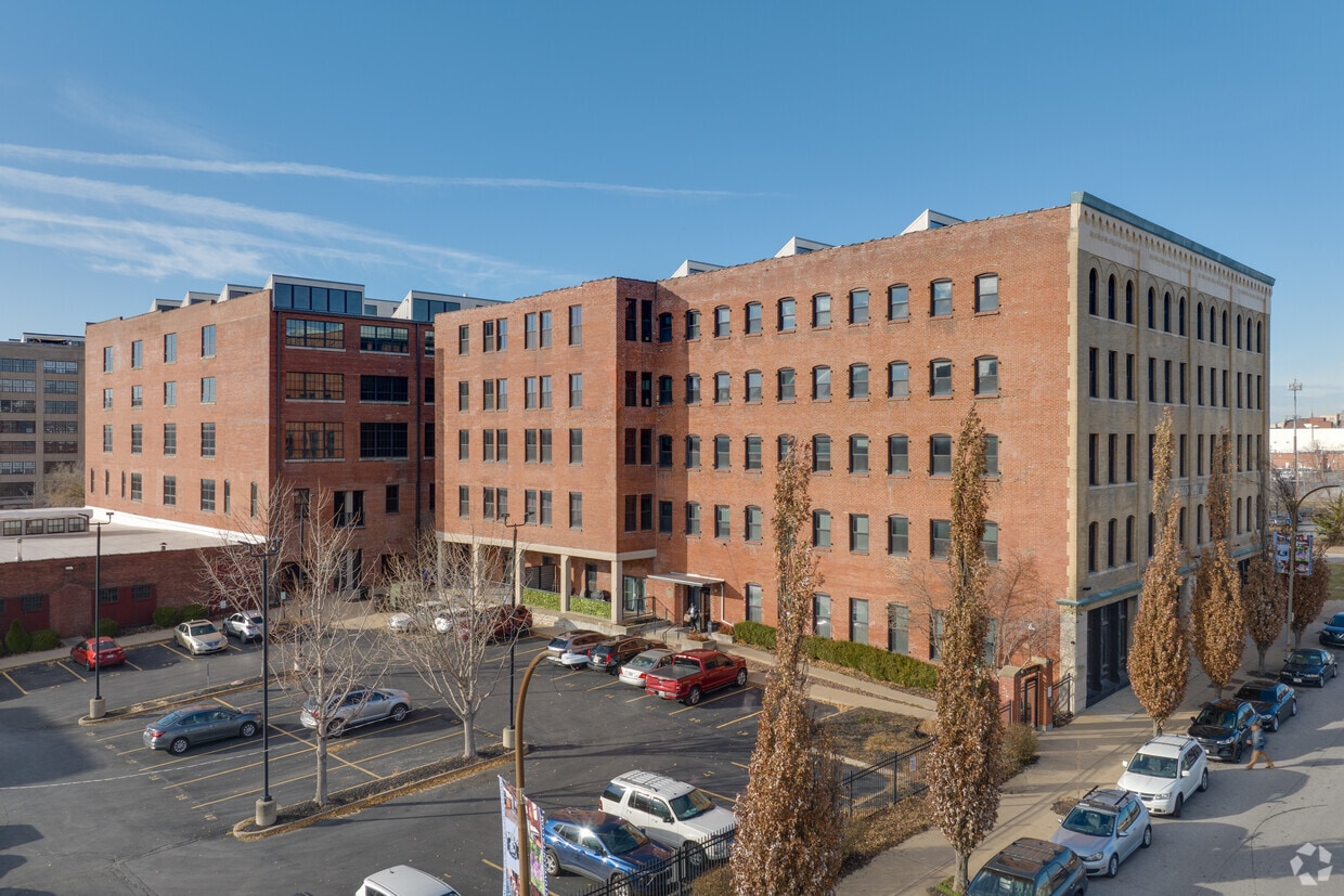 Primary Photo - Majestic Stove Lofts