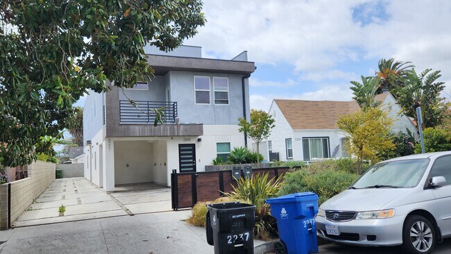 Foto del edificio - 2235 S Cloverdale Ave