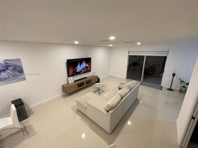 Foto del edificio - 876 NW 135th Terrace