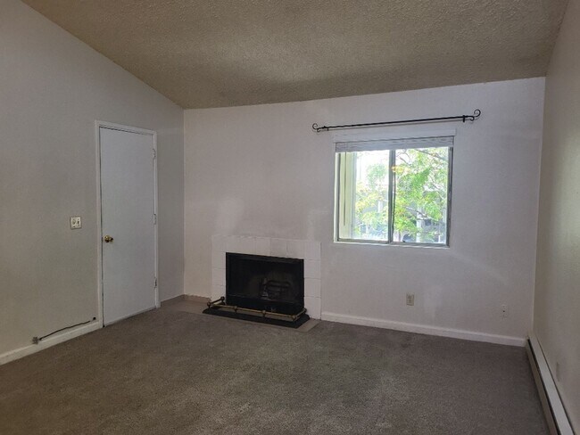 Foto del edificio - 2100 Highview Ct