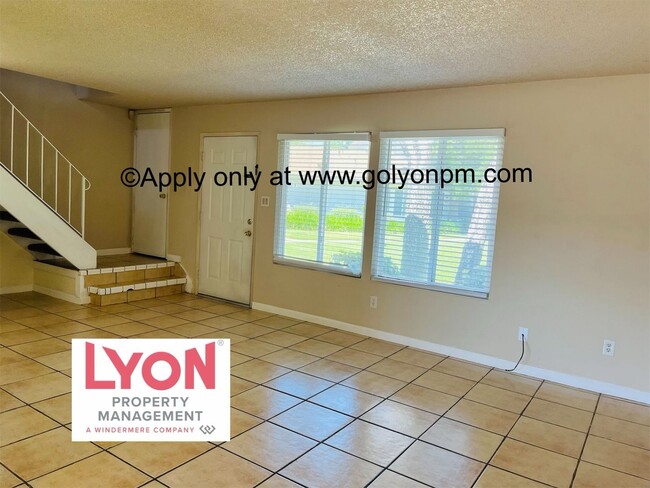 Building Photo - Darling, Spacious 3 bedroom Condo in beaut...
