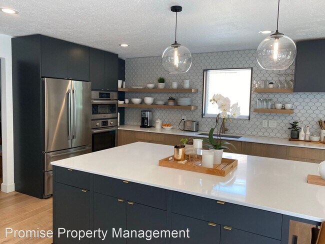 Foto del edificio - 4 br, 3.5 bath House - 2216 E. Lauri Kay Dr.