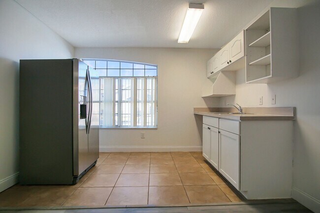 Foto del edificio - Studio in Davenport now available!