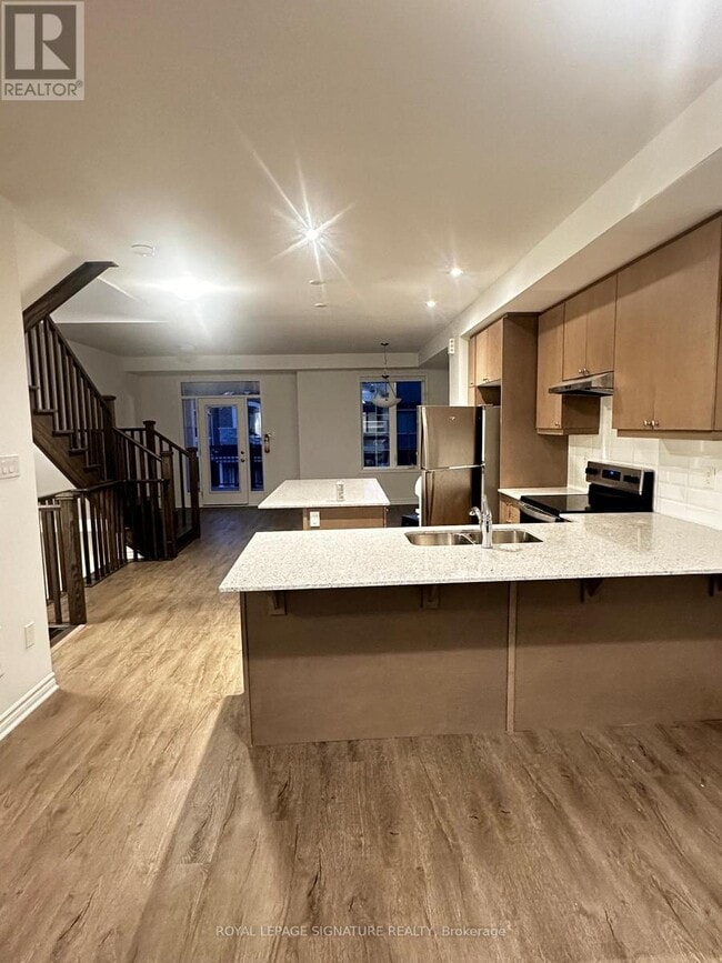 Building Photo - 1259 Lily Cres