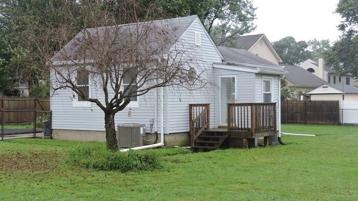Primary Photo - 920 Longview Ave