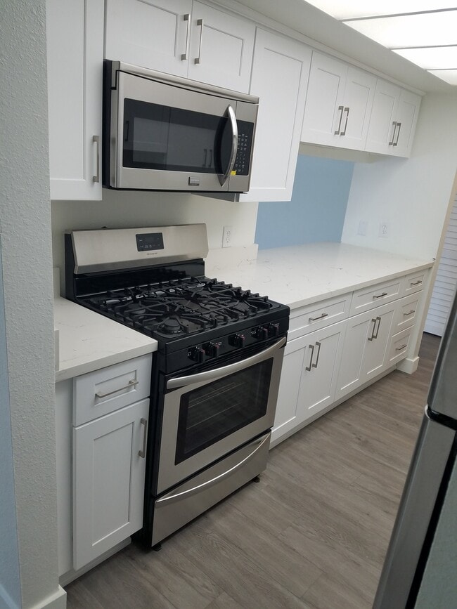 Building Photo - 731 S Detroit St