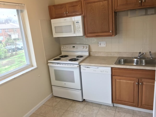 Building Photo - 760 Thompson Dr
