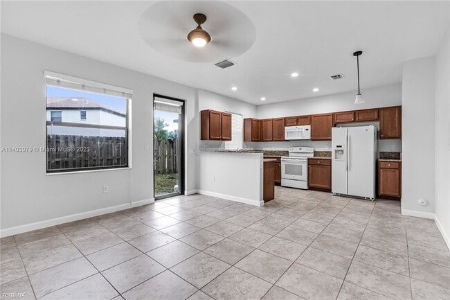 Building Photo - 3 br, 2.5 bath House - 11737 SW 239th St #...