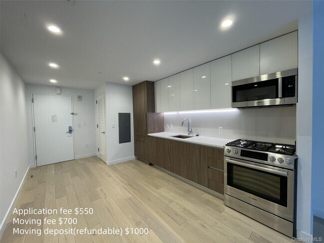 Building Photo - 13101 40th Rd