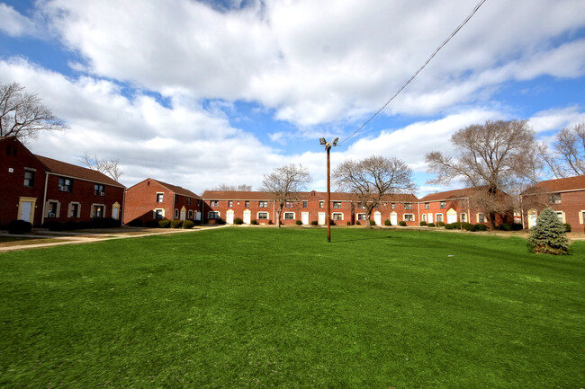 Building Photo - Hamilton Garden Apartments