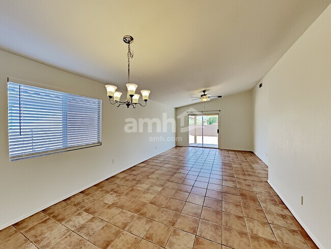 Foto del edificio - 2165 W Burlwood Way
