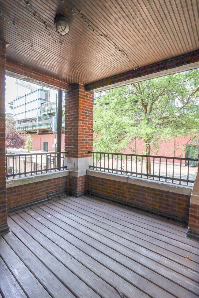 Foto del edificio - 3645 N Sheffield Ave