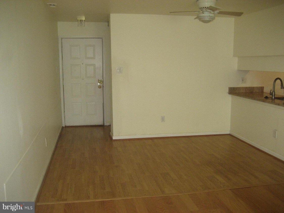 1507 The Woods, Cherry Hill, NJ 08003 Room for Rent in Cherry Hill