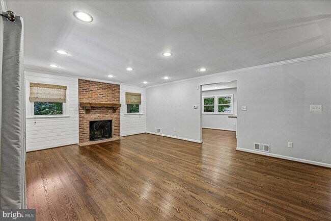 Foto del edificio - 8109 Bainbridge Rd