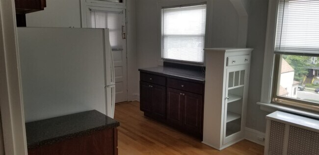Building Photo - 446 Des Plaines Ave
