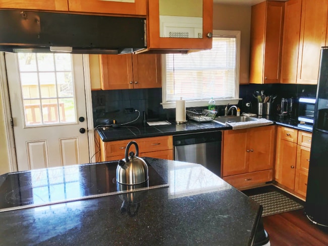 Foto del edificio - 983 Lester Ave