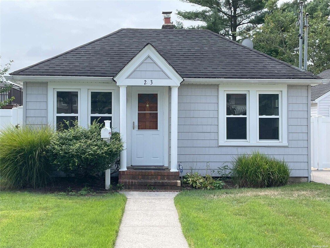 Primary Photo - 201 Oswego St