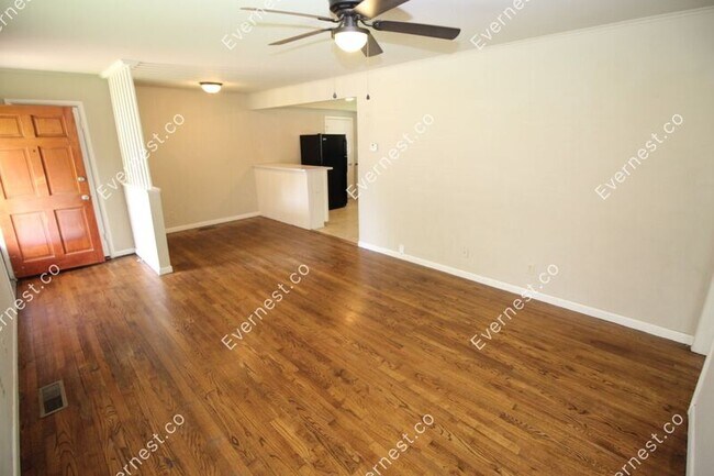 Building Photo - 801 N Ash St