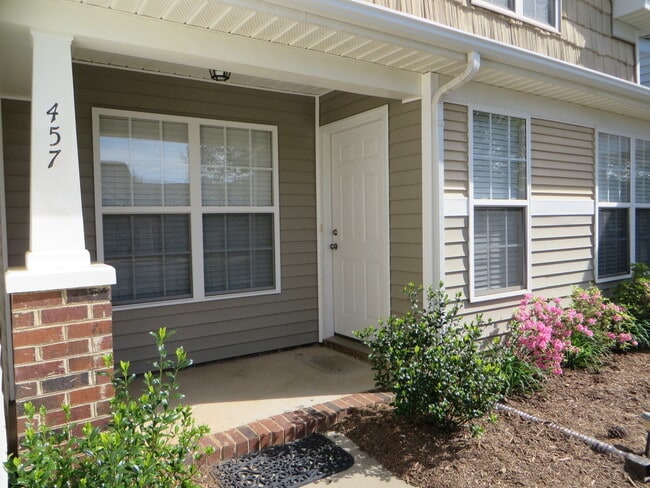 Foto del edificio - Super Cute 2 bedroom 2 bath townhome In Ro...