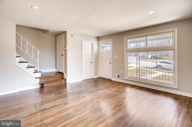 Foto del edificio - 6820 Queens Ferry Rd