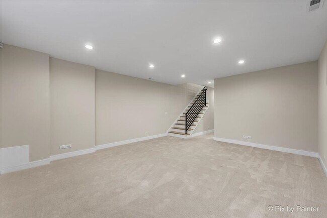 Foto del edificio - 2835 N Hamlin Ave