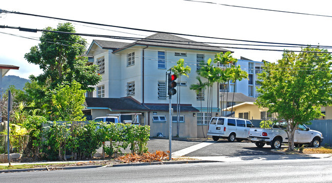 Building Photo - 682 N Kuakini St