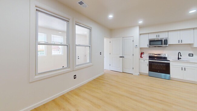 Foto del edificio - 1318 Holbrook St NE