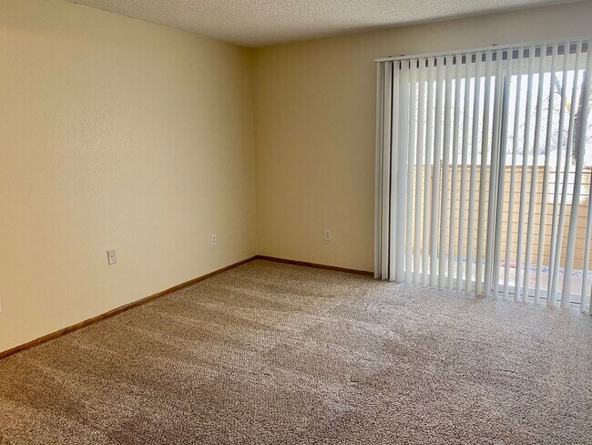 Foto del edificio - Evolve Real Estate: Beautiful Condo in Garrison Square Available June 3rd!