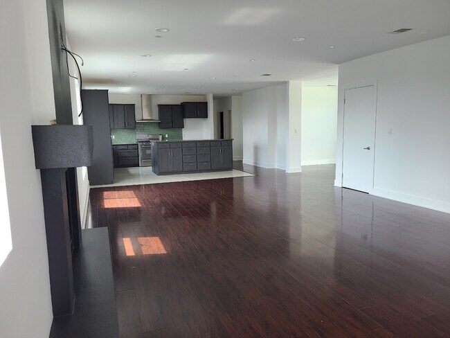 Foto del edificio - 13712 Valleyheart Dr N