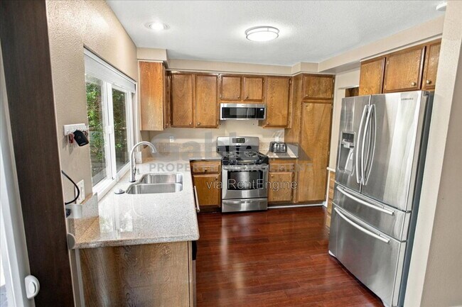 Foto del edificio - 21748 Grovepark Dr