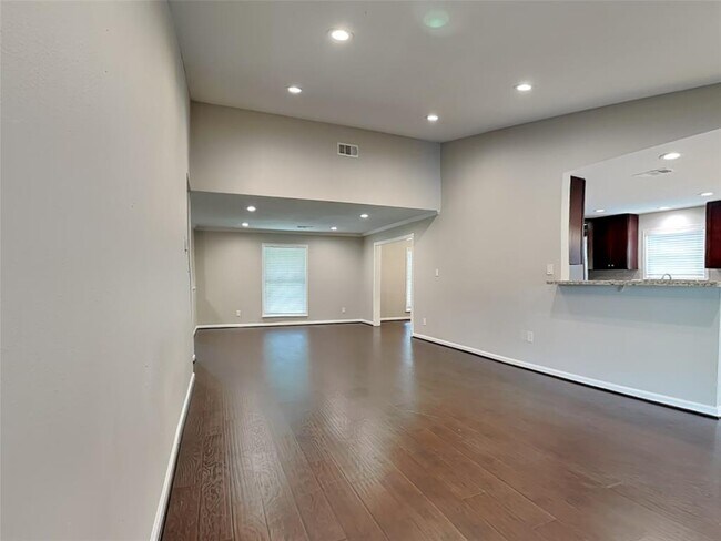 Foto del edificio - 8127 Twin Hills Dr