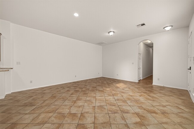 Building Photo - 14927 Tuttle Point Dr