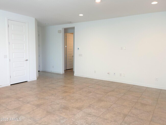 Building Photo - 8958 W Palo Verde Dr