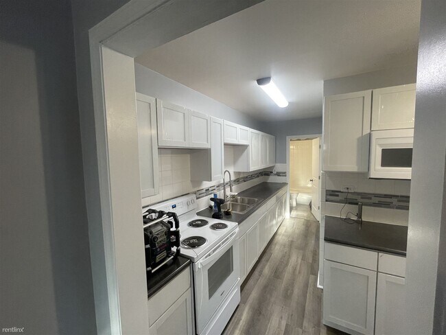 Building Photo - 1 br, 1 bath Duplex - 1517 North Chester A...