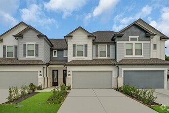 Building Photo - 5606 Hyde Park Dr