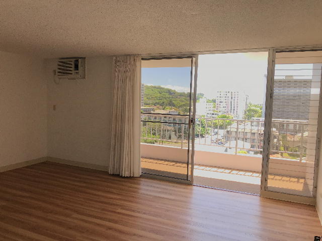 Foto del edificio - To register for the showing time below, no...