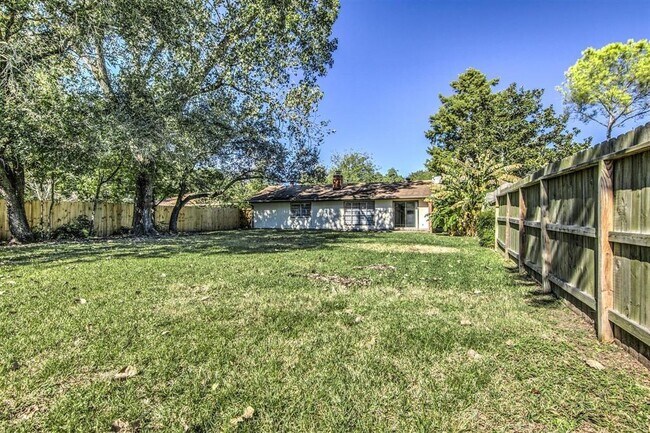Building Photo - 10419 Towneview Dr