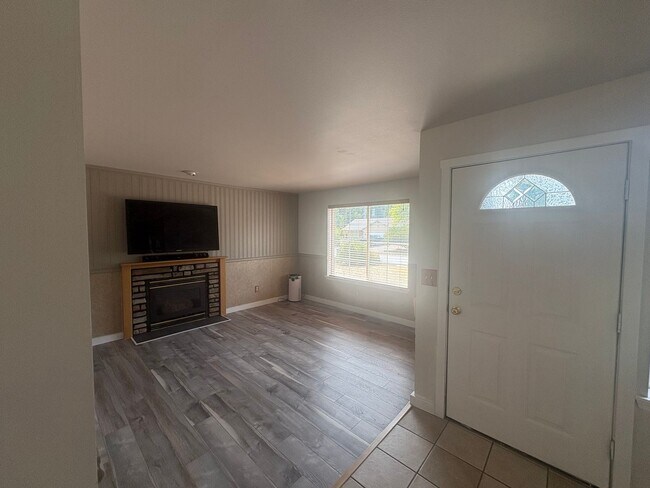 Foto del edificio - Cozy Rambler on a Large Quiet Lot In Graham